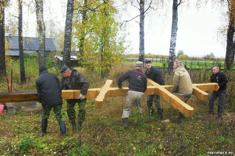 Установка Покаянного Креста жителями деревни. 26 сентября 2012 года